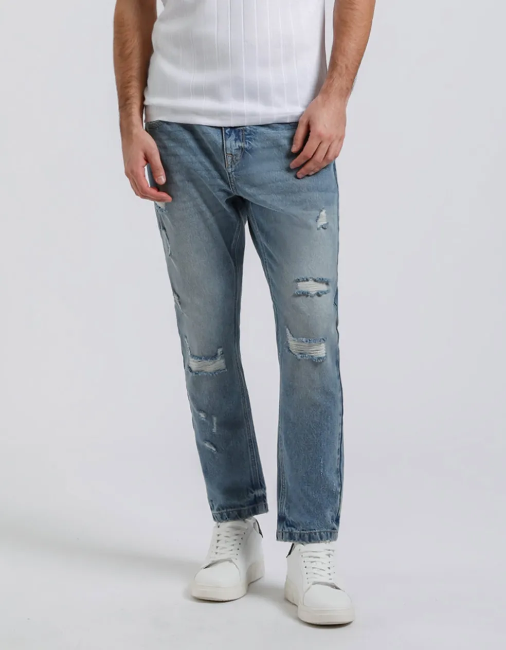 Jeans slim fit con strappi