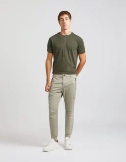 Pantaloni cargo con elastici alle caviglie