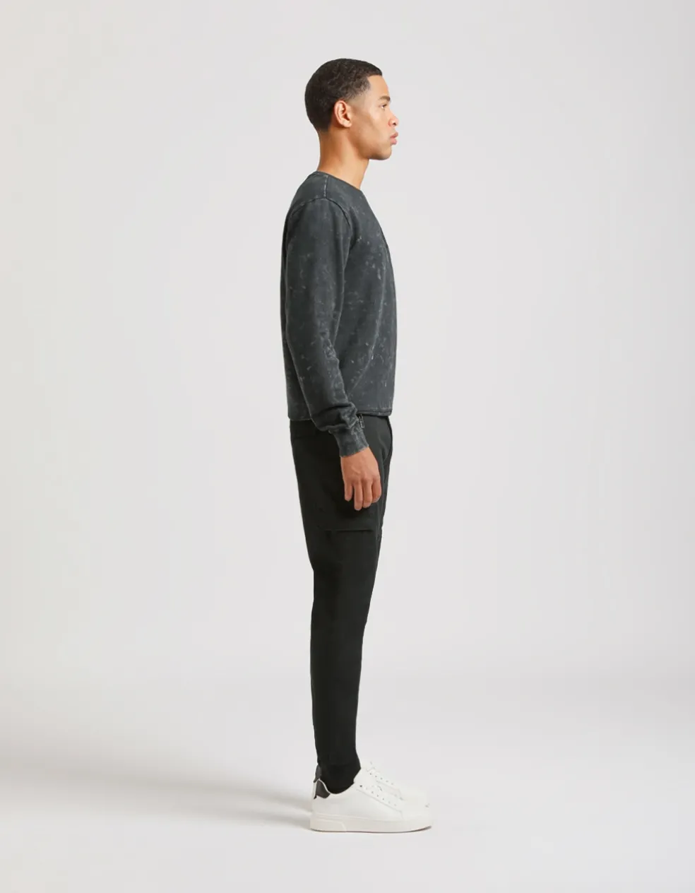 Pantaloni cargo con elastici alle caviglie