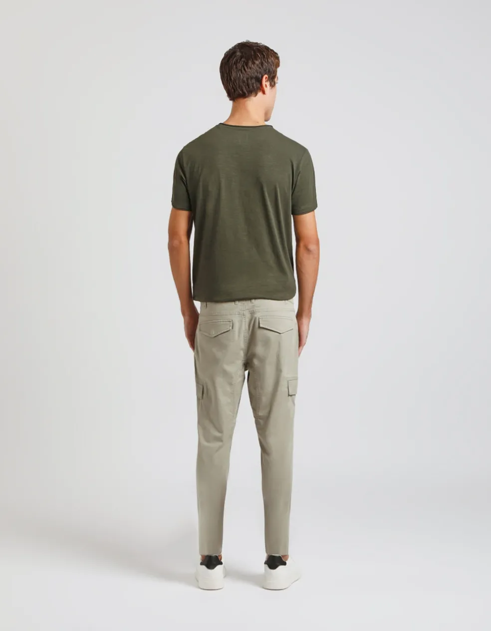 Pantaloni cargo con elastici alle caviglie
