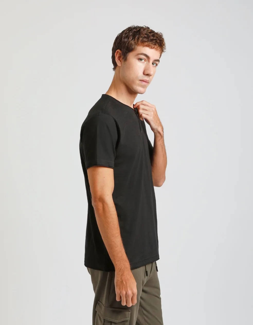 T-shirt collo serafino