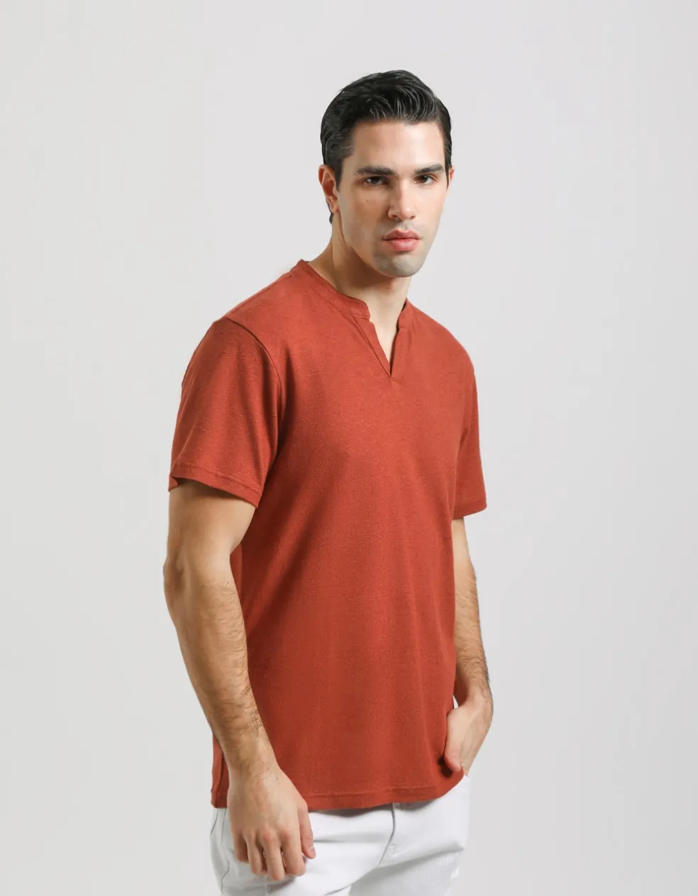 T-shirt con scollo a V