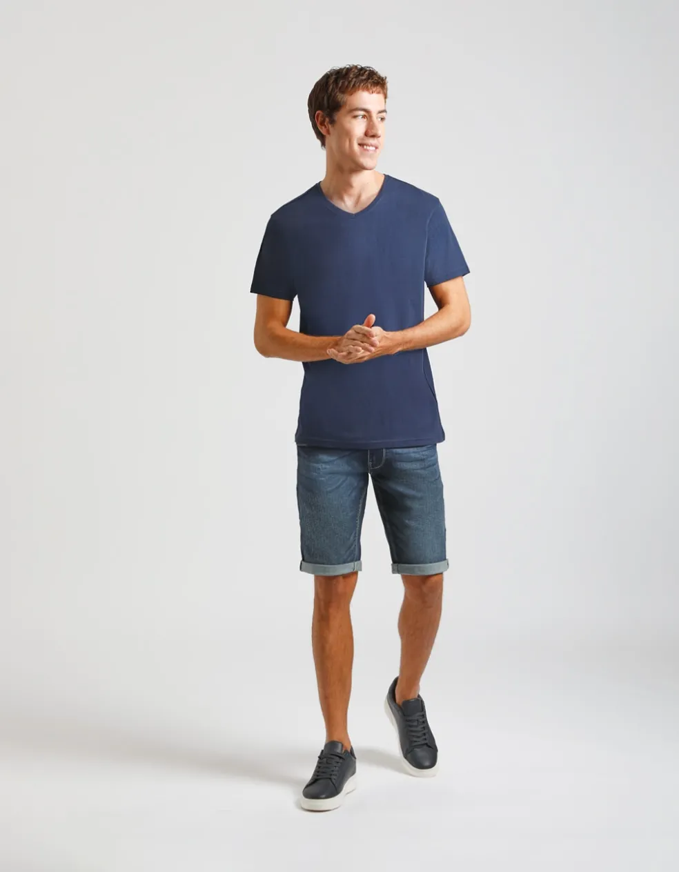 T-shirt con scollo a V