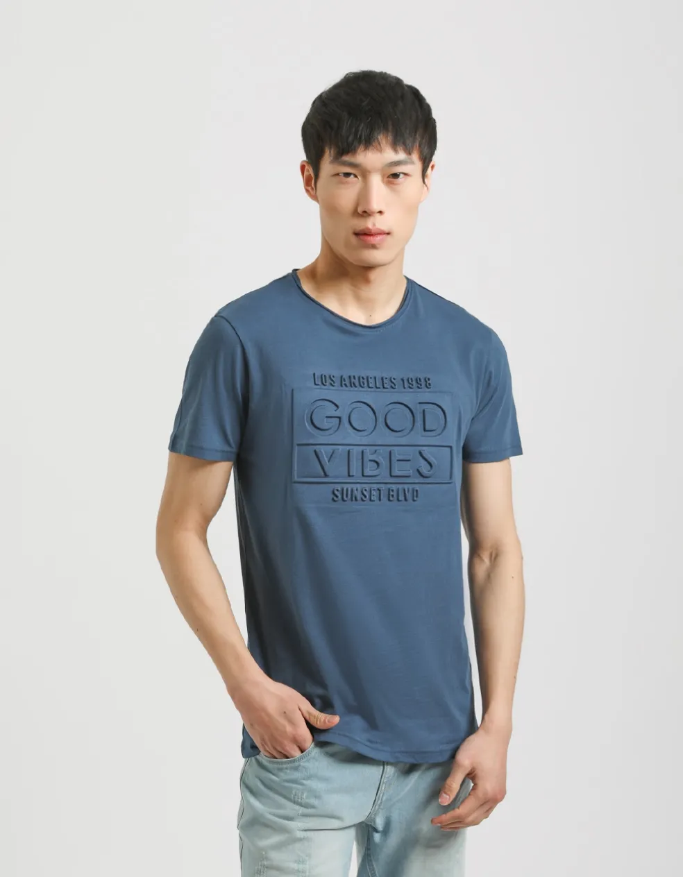 T-shirt con stampa a rilievo