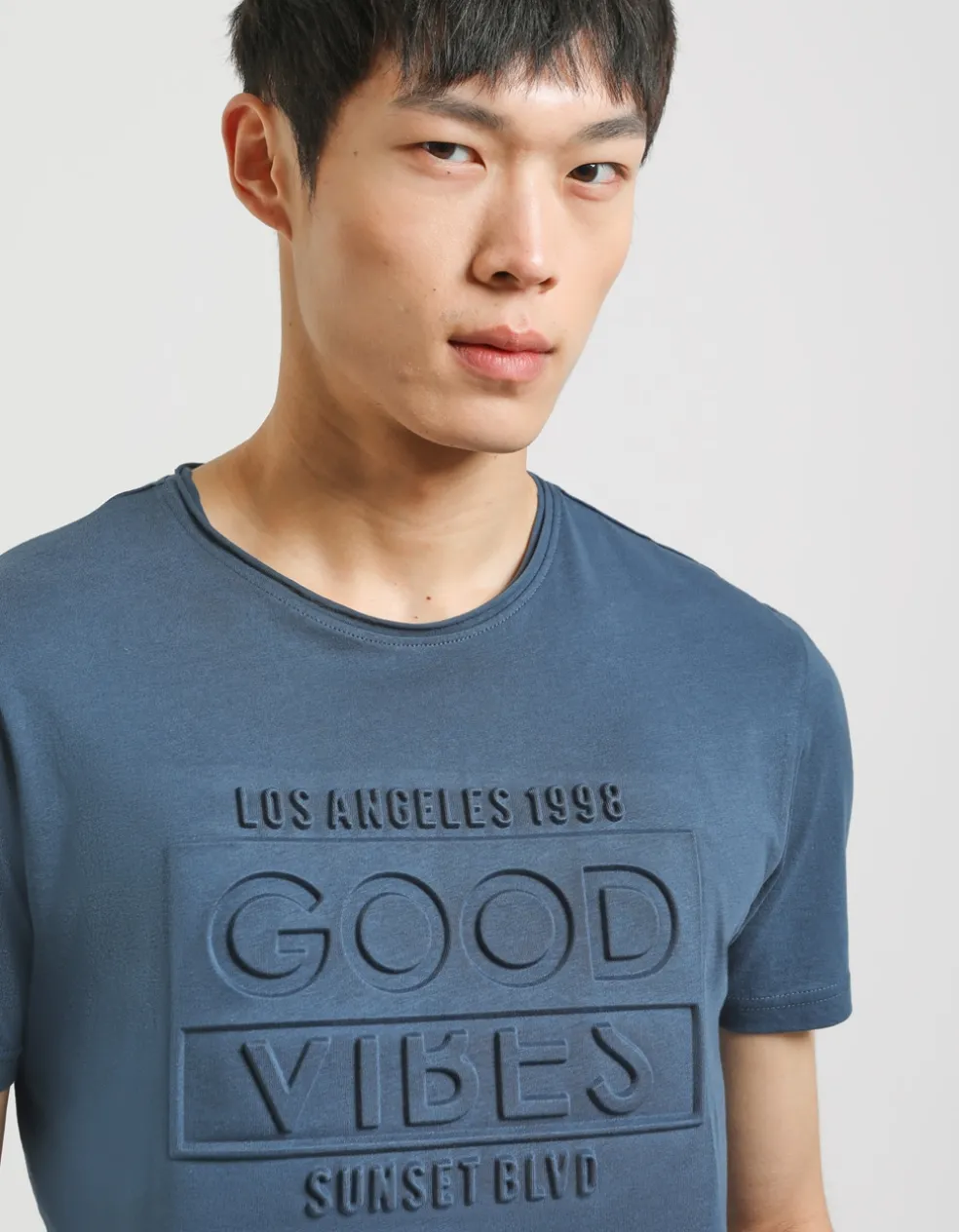 T-shirt con stampa a rilievo