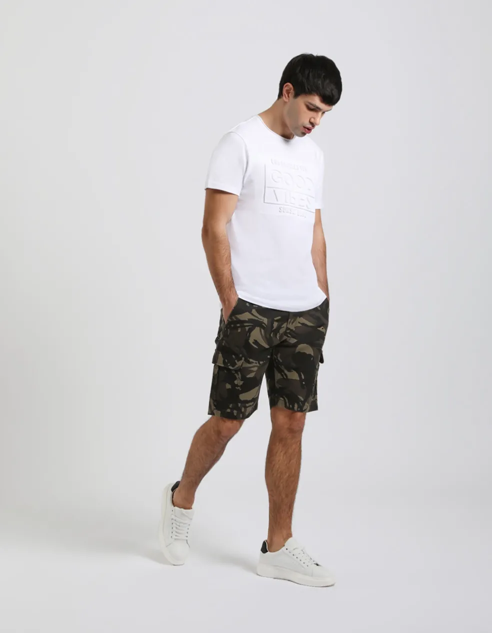 T-shirt con stampa a rilievo