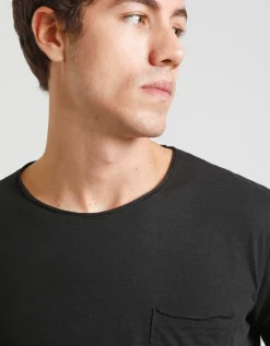 T-shirt con taschino