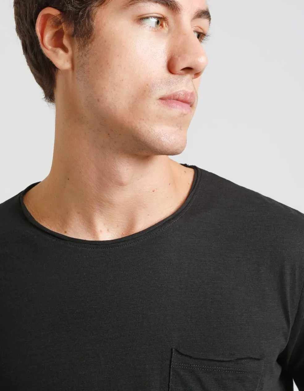 T-shirt con taschino