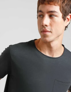 T-shirt con taschino